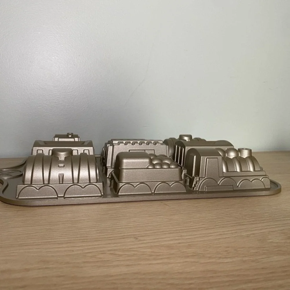 Nordic Ware Nordic Express Train‎ Cake Pan Mold Made In USA NEW